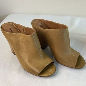 Nicole Loopey Women’s Tan Leather Heel Size 8